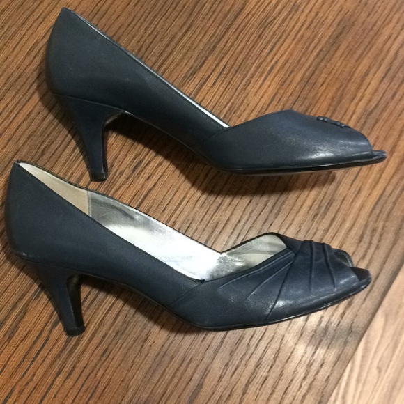 Naturalizer Leather PeepToe Pumps in blue, sz 8.5 - Picture 2 of 5
